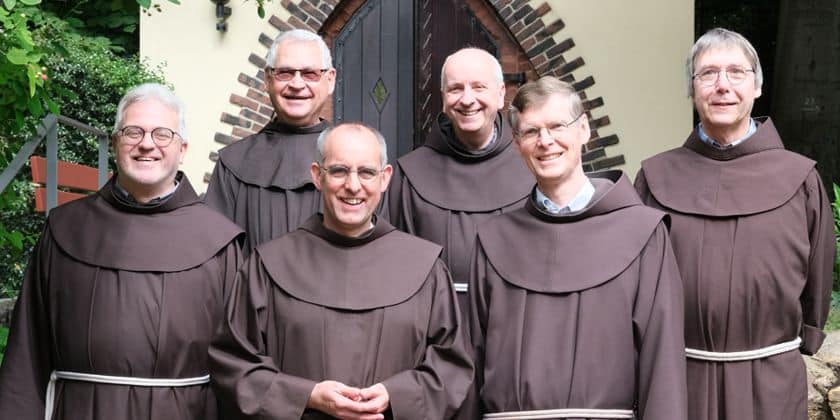 Die Leitung der Deutschen Franziskanerprovinz: Br. Martin Lütticke, Br. Johannes Baptist Freyer, Br. Markus Fuhrmann (Provinzialminister), Br. Maximilian Wagner, Br. Stefan Federbusch (Provinzialsvikar), Br. Thomas Ferencik. Bild von Deutsche Franziskanerprovinz
